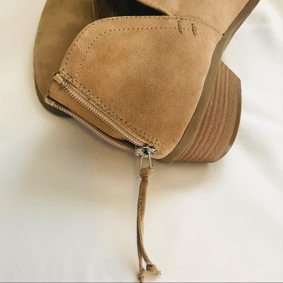 Reaction By Kenneth Cole Booties - Picture 4 of 7